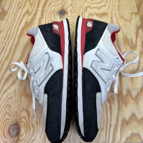 Athletic_Shoes